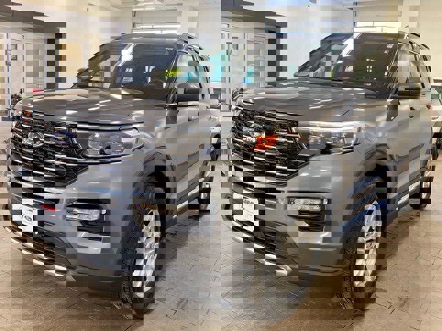 Certified 2021 Ford Explorer XLT w/ Equipment Group 202A image 4