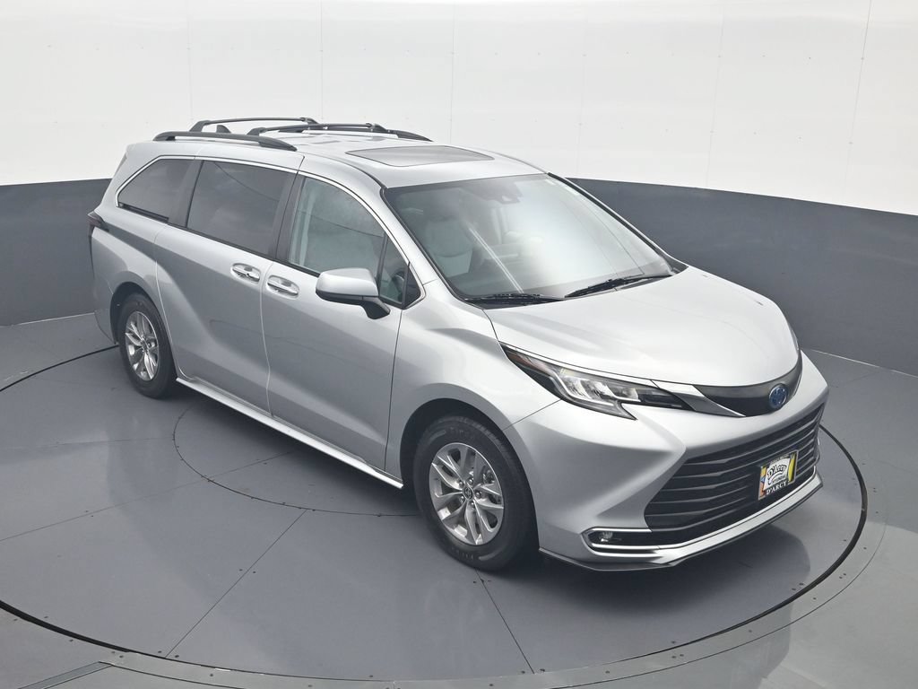 Used 2022 Toyota Sienna XLE w/ XLE Plus Package AWD/4WD image 17