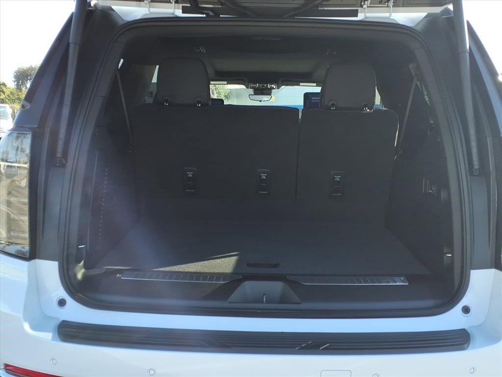 New 2026 Chevrolet Suburban Premier image 7