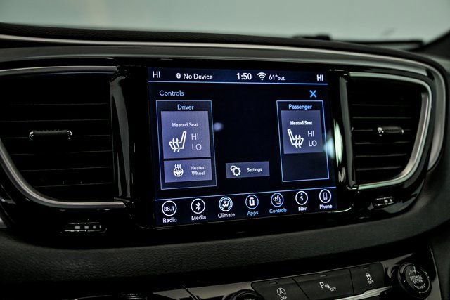 Used 2018 Chrysler Pacifica Touring-L Plus image 22