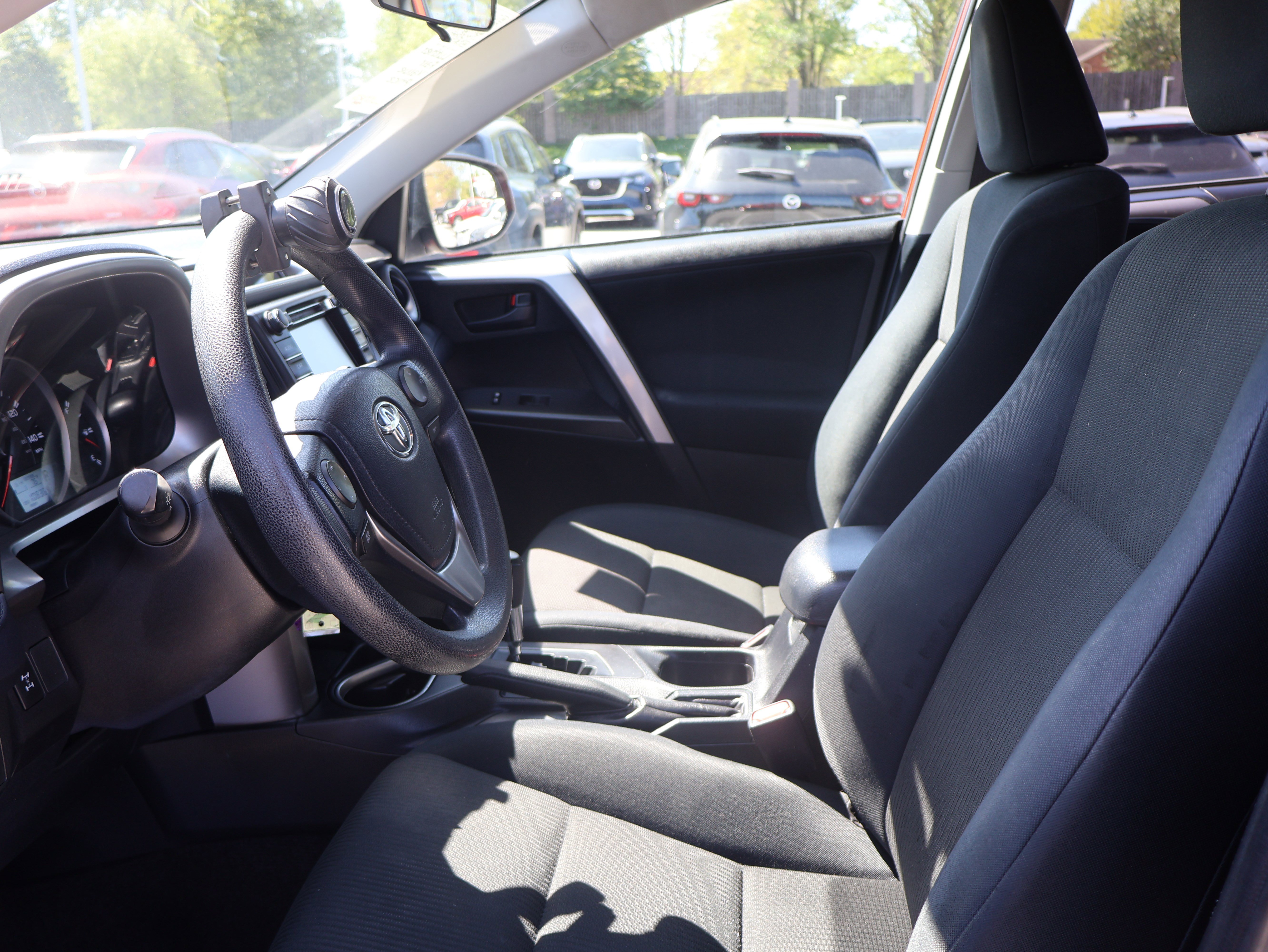 Used 2016 Toyota RAV4 LE AWD/4WD image 19