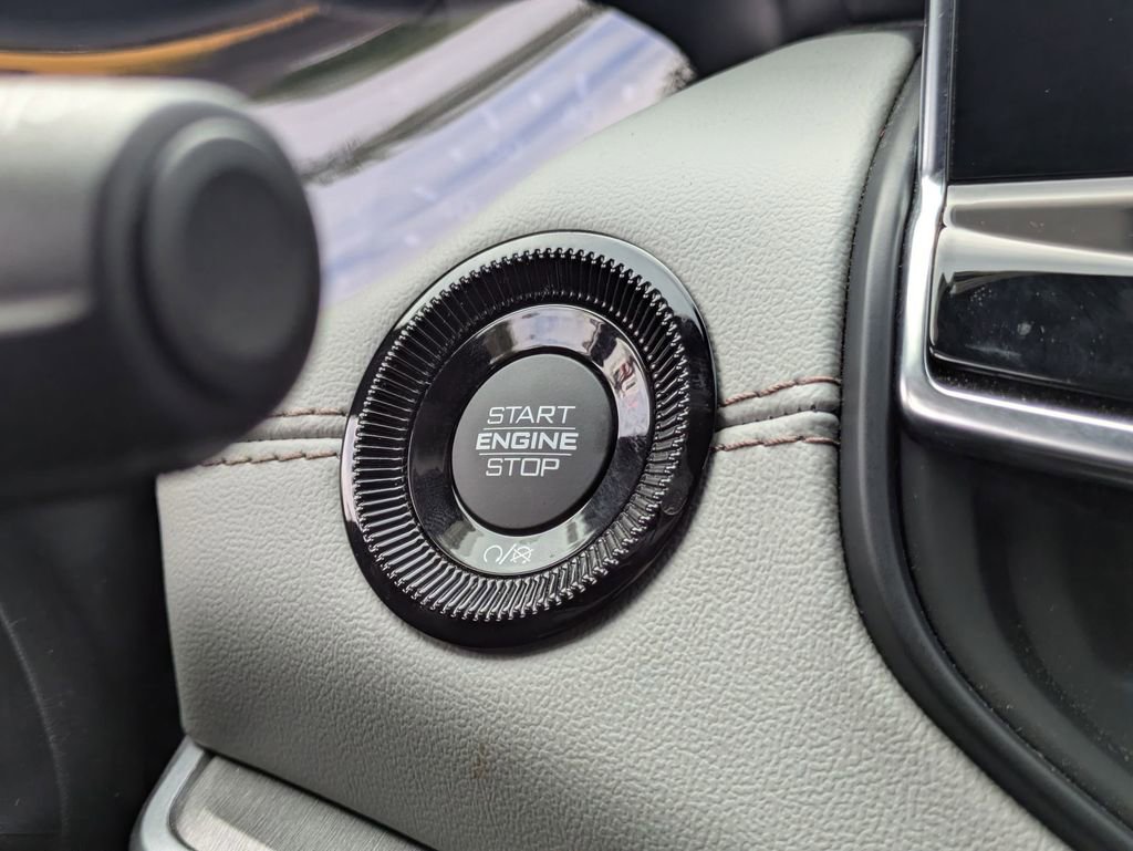 Used 2025 Jeep Compass Limited image 24