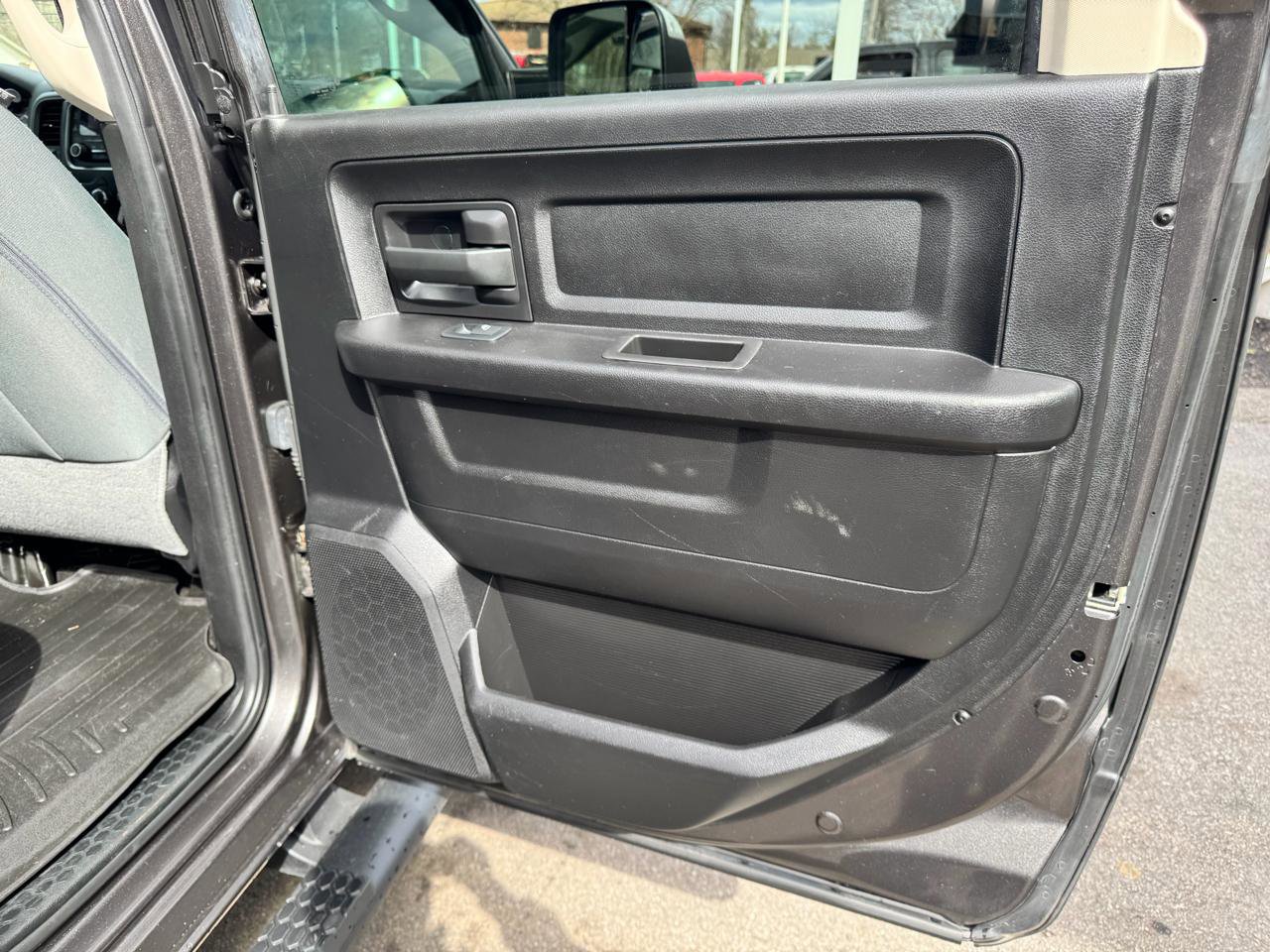 Used 2018 RAM 2500 Tradesman w/ Snow Chief Group image 30