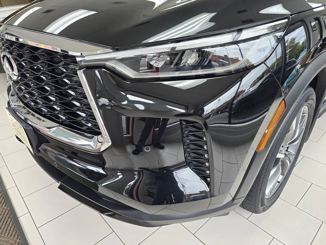 Used 2023 INFINITI QX60 Luxe w/ Cargo Package AWD/4WD image 6
