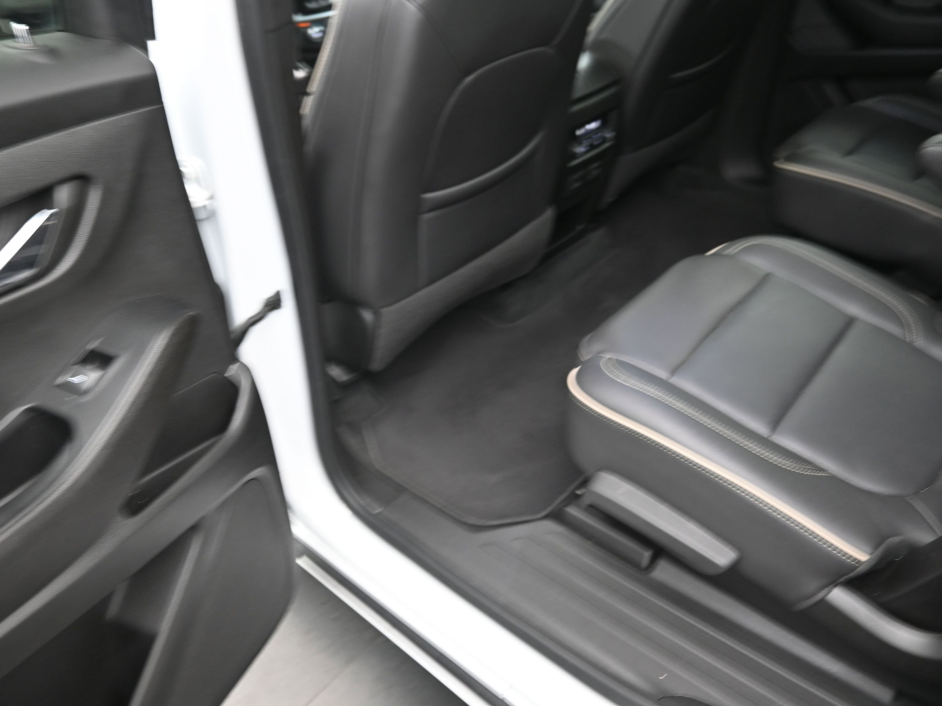 Used 2023 Chevrolet Traverse Premier image 18