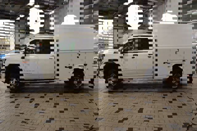 Used 2024 GMC Sierra 3500 Pro w/ Convenience Package image 3