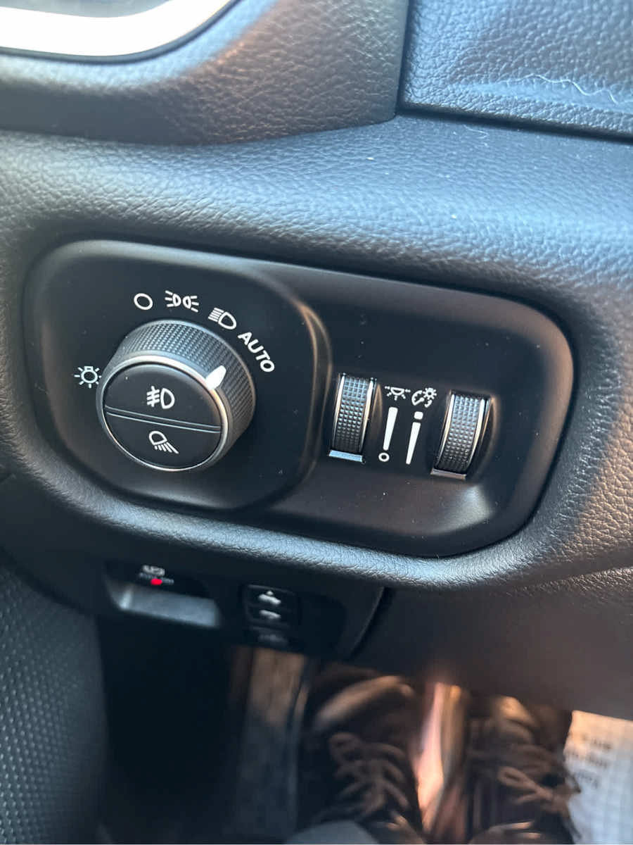 Used 2025 RAM 1500 Big Horn AWD/4WD image 17