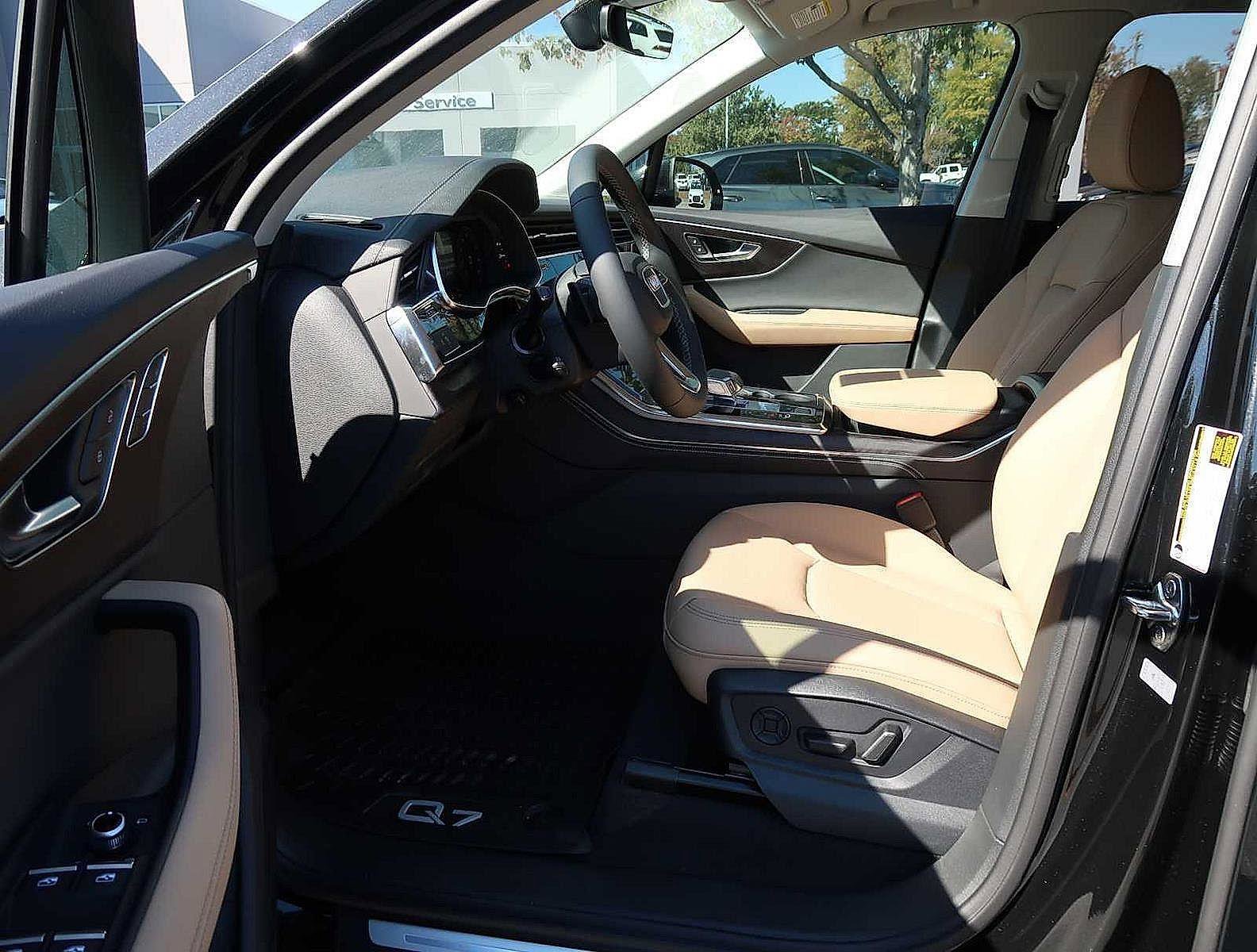 Used 2025 Audi Q7 3.0T Premium Plus w/ Premium Plus Package AWD/4WD image 8