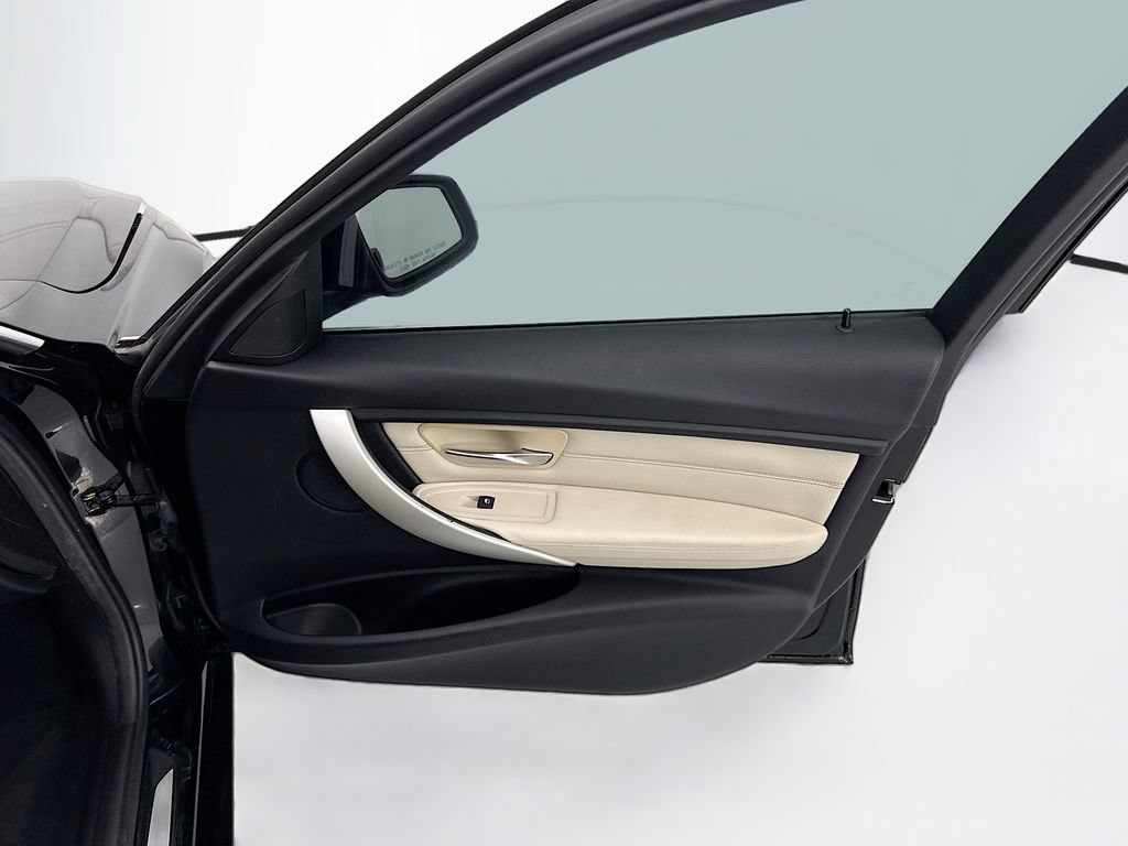 Used 2015 BMW 320i Sedan RWD image 24