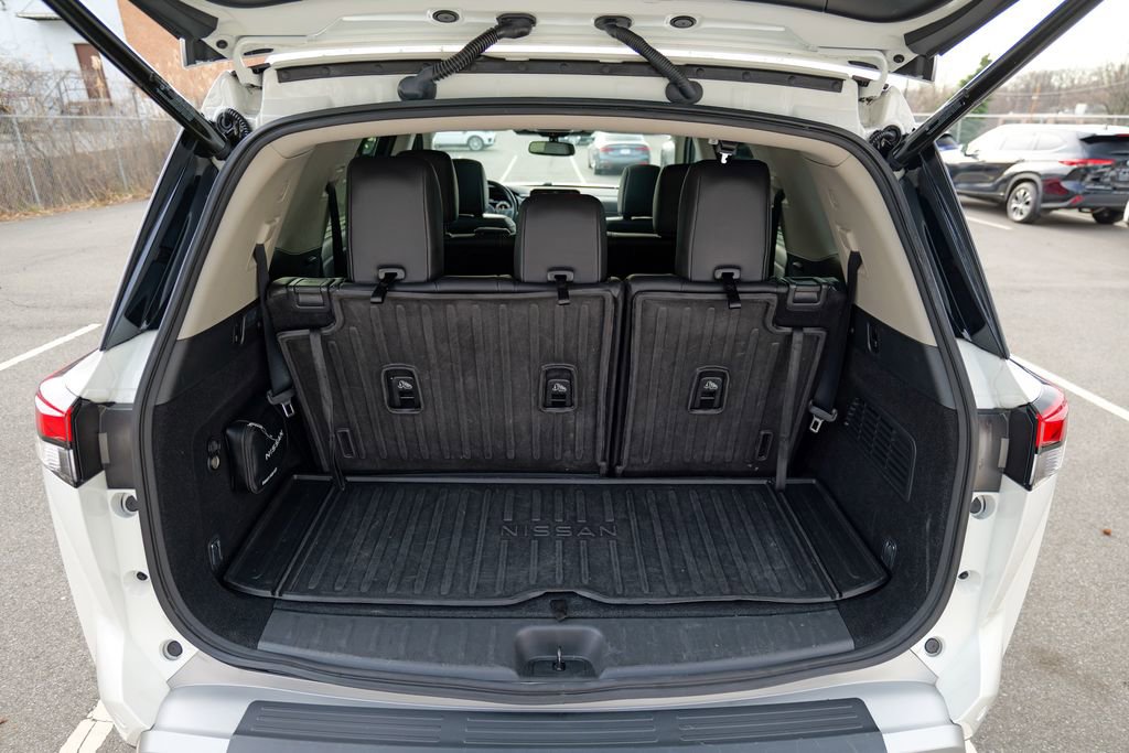 Used 2022 Nissan Pathfinder Platinum w/ Cargo Package image 62