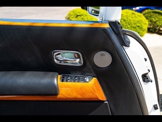 Used 2009 Rolls-Royce Phantom Drophead Coupe image 13