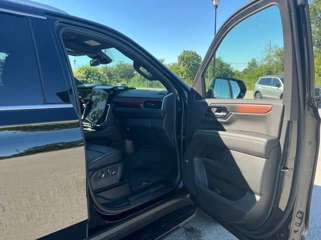 Used 2025 GMC Yukon XL Denali w/ LPO, Floor Liner Package AWD/4WD image 18