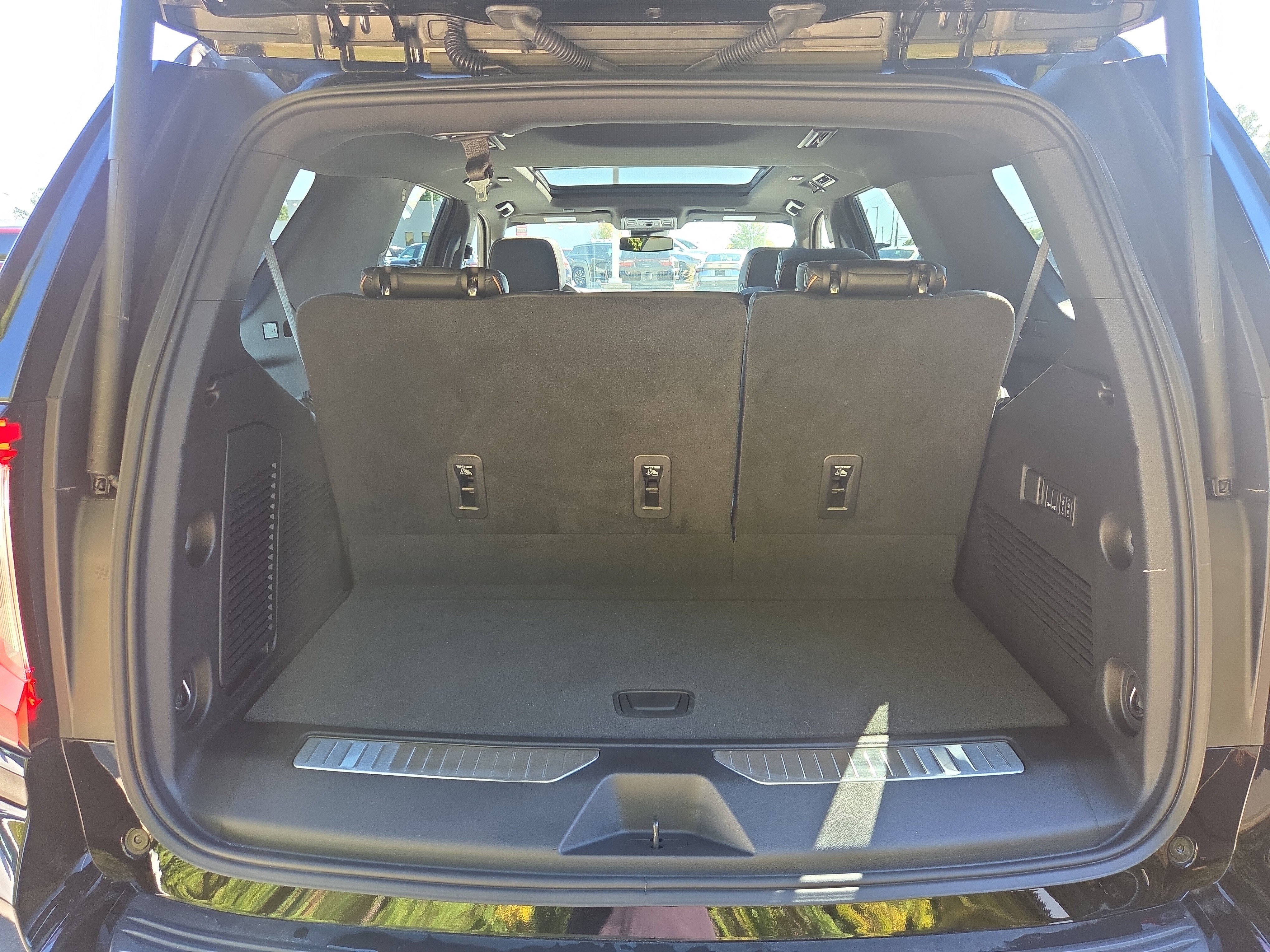 Used 2023 GMC Yukon AT4 w/ AT4 Premium Package image 11