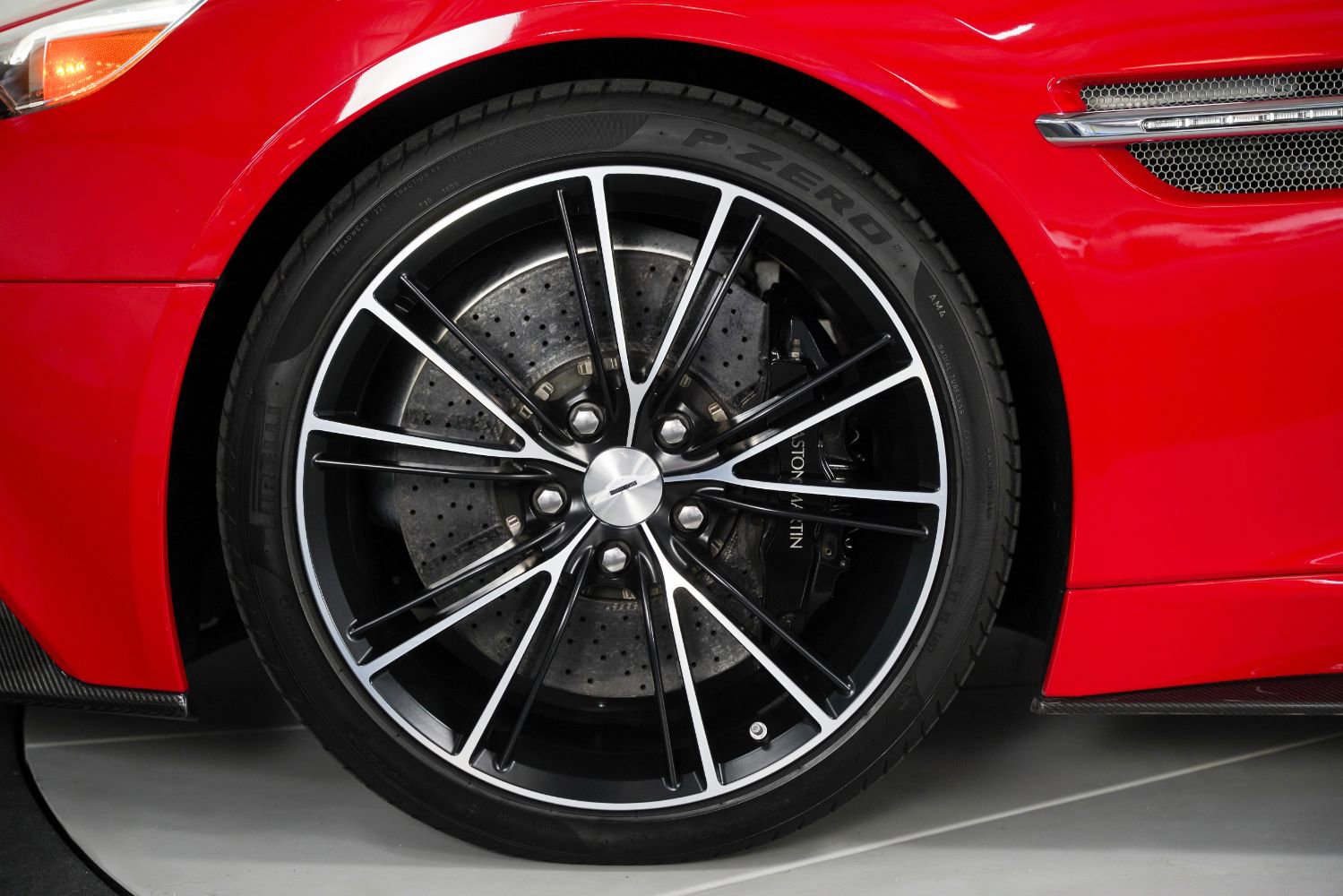Used 2014 Aston Martin Vanquish Volante RWD image 18