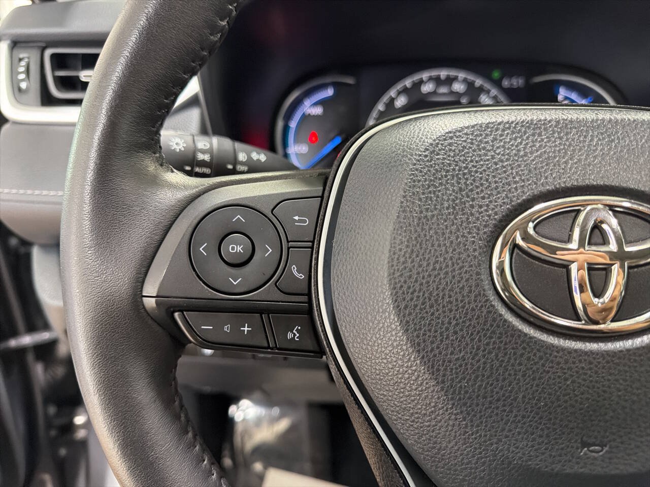Used 2023 Toyota RAV4 XLE Premium AWD/4WD image 21