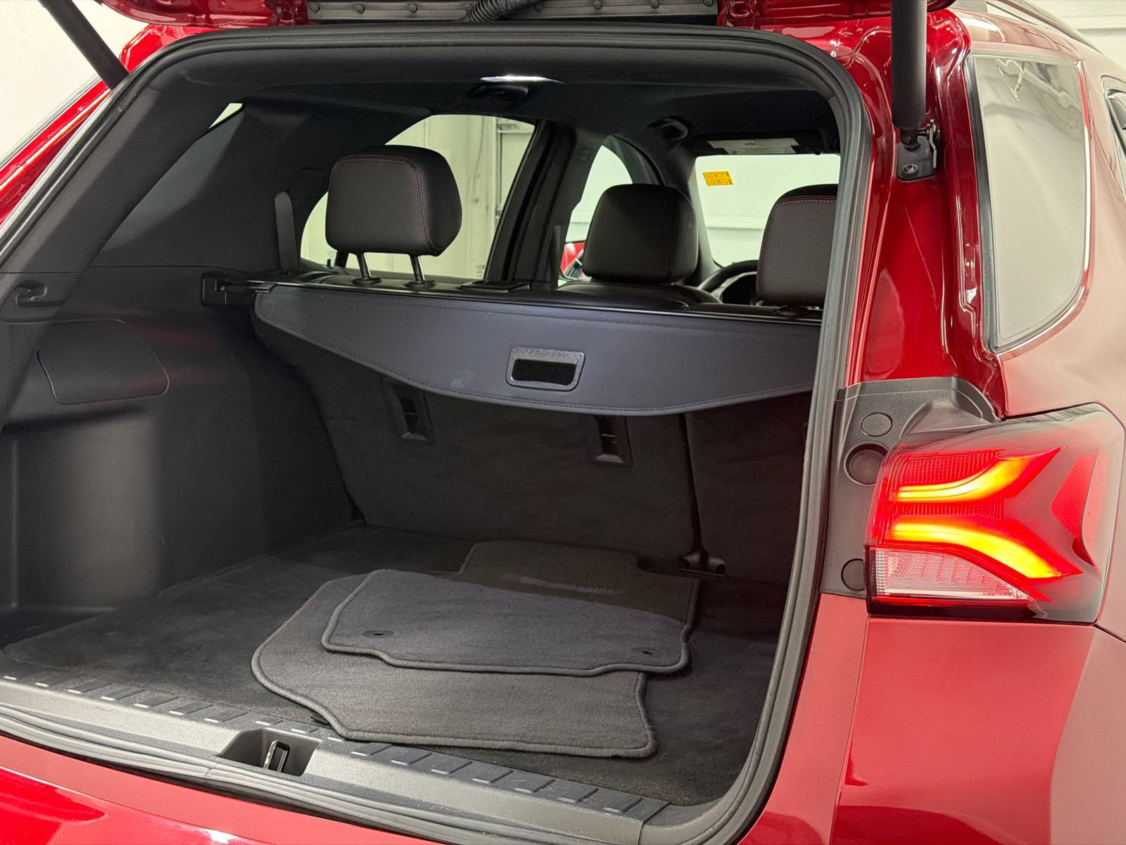 Used 2023 Chevrolet Equinox RS FWD image 8