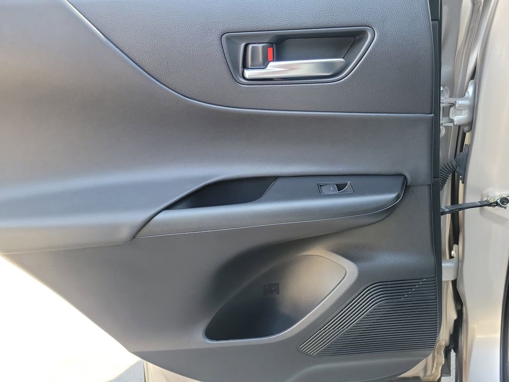 Used 2021 Toyota Venza LE image 16