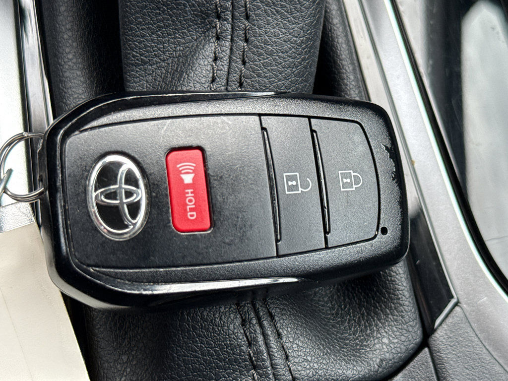 Used 2022 Toyota Corolla Cross LE image 38