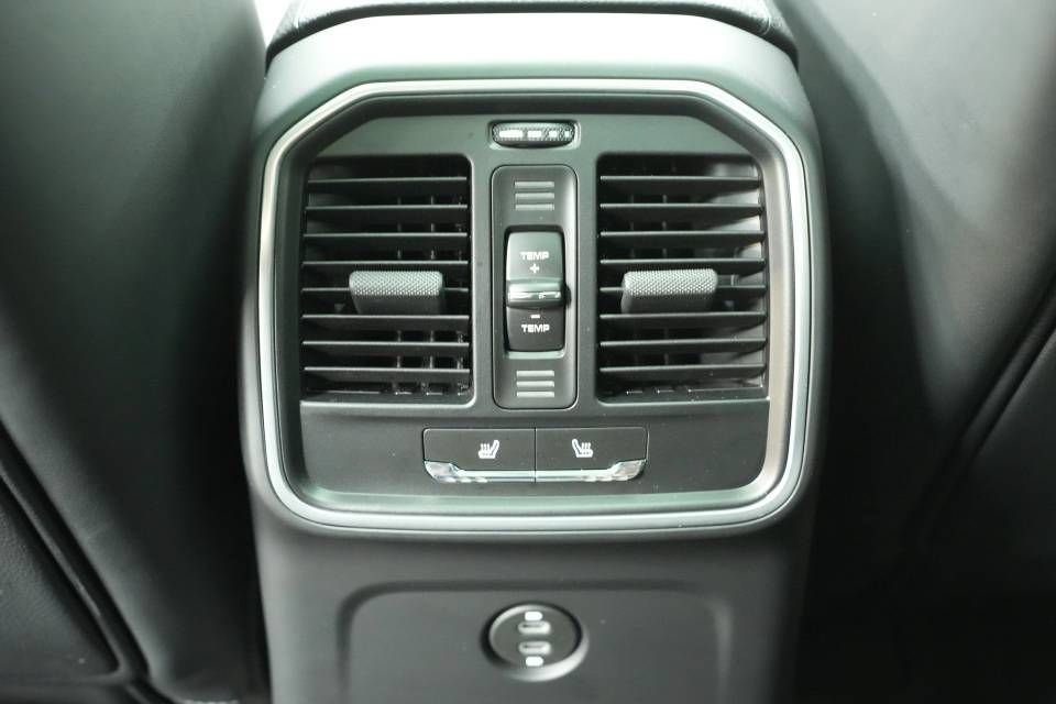 Certified 2026 Porsche Macan AWD/4WD image 26