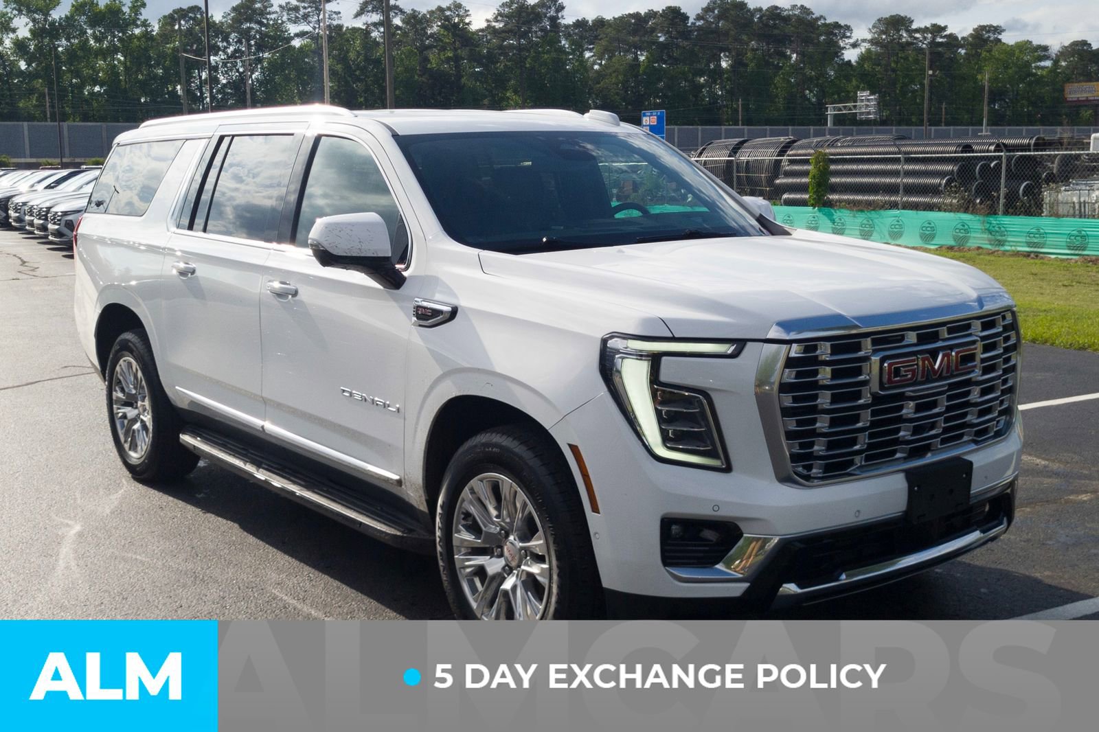 Used 2025 GMC Yukon XL Denali AWD/4WD image 4