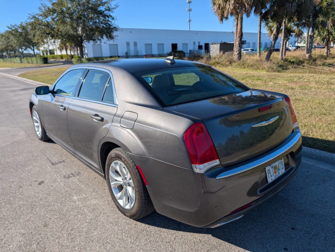 Used 2016 Chrysler 300 Limited w/ Driver Convenience Group image 9