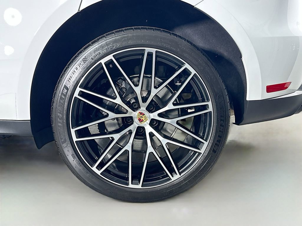 New 2025 Porsche Macan image 33