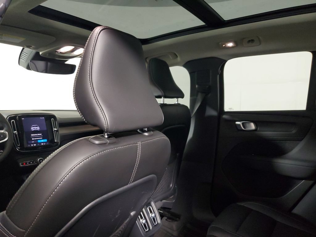 Certified 2024 Volvo XC40 B5 Ultimate w/ Protection Package Premier AWD/4WD image 12