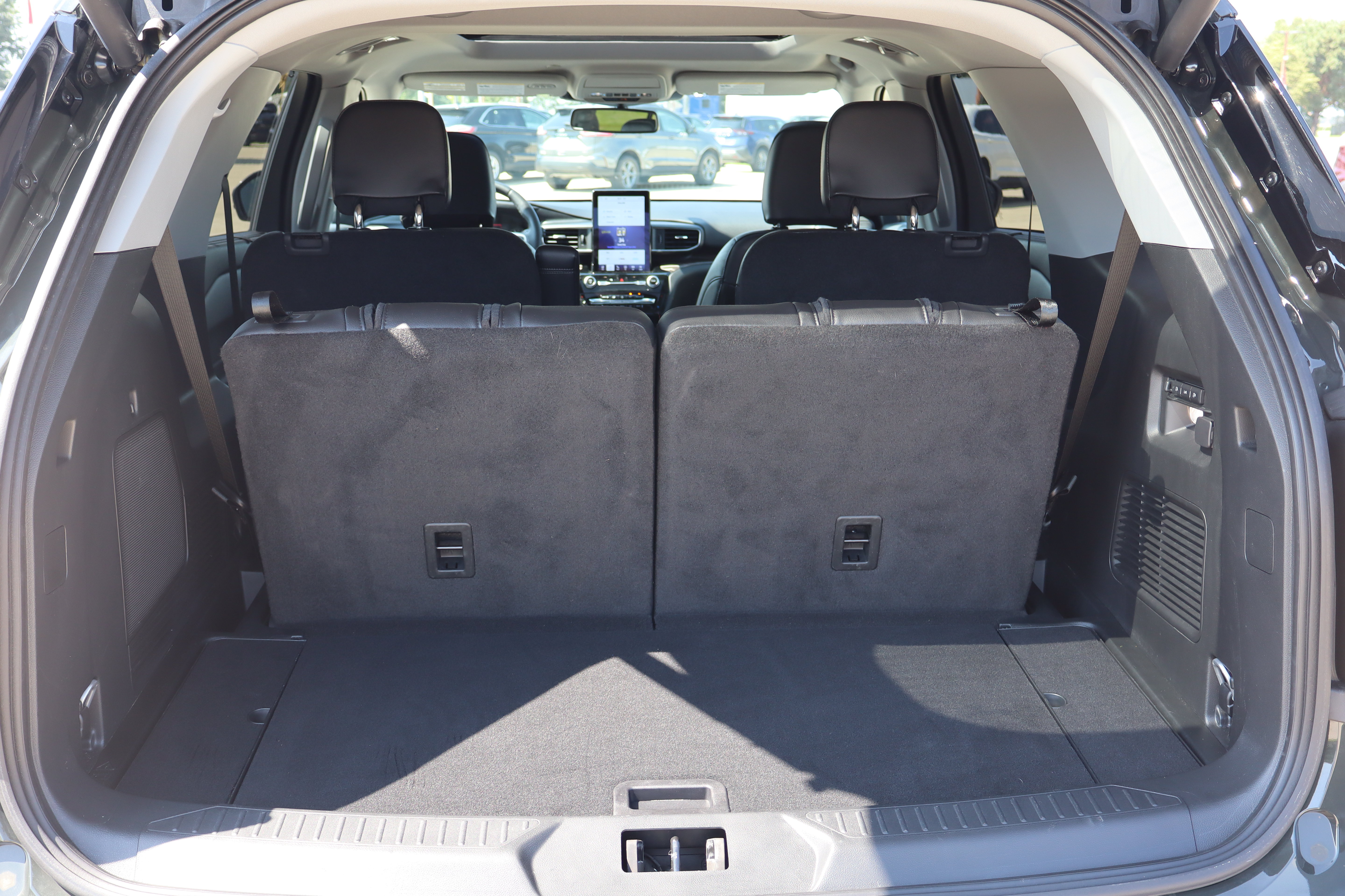 Used 2024 Ford Explorer Limited w/ Limited Technology Package AWD/4WD image 36