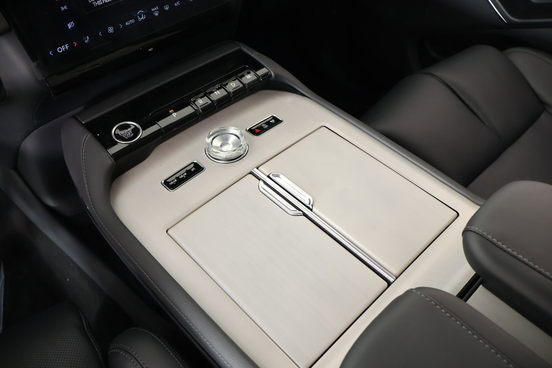 New 2026 Lincoln Navigator Premiere AWD/4WD image 8