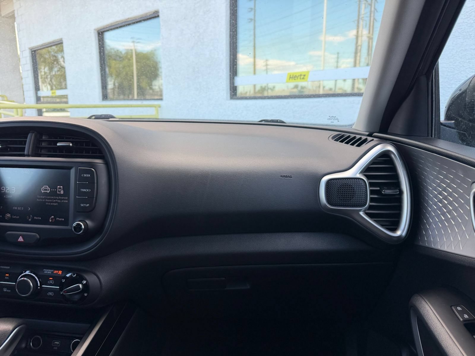Used 2025 Kia Soul LX w/ LX Technology Package FWD image 28