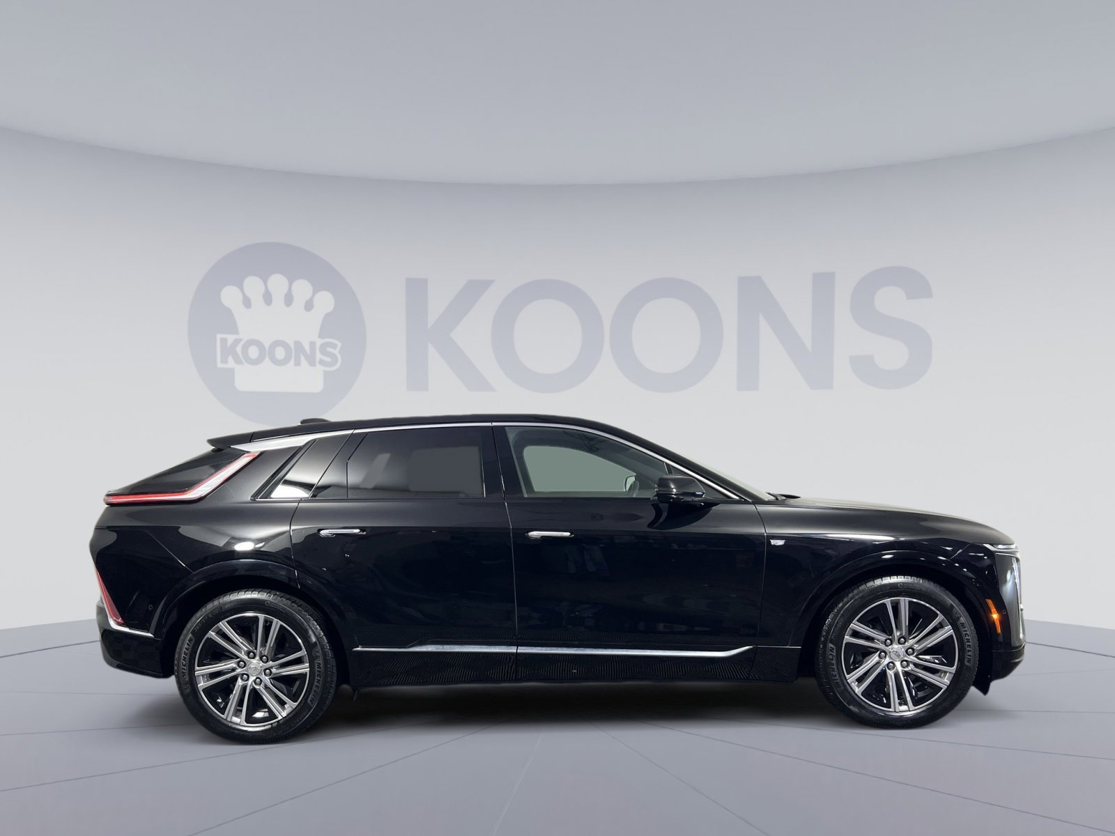 Used 2024 Cadillac Lyriq Luxury w/ LPO, Floor Liner Package AWD/4WD image 12