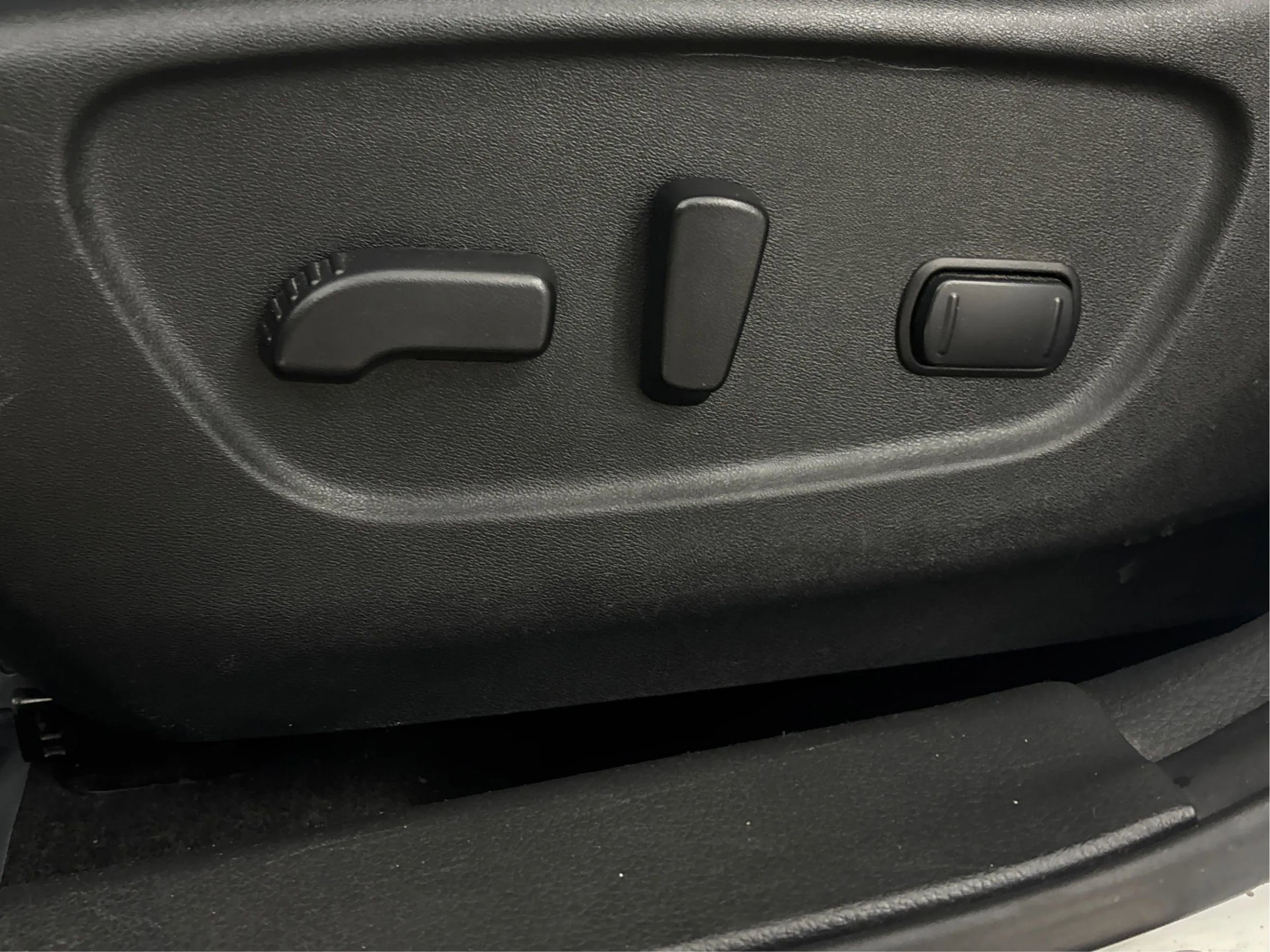 Used 2017 Nissan Rogue SV w/ Midnight Edition Package image 25