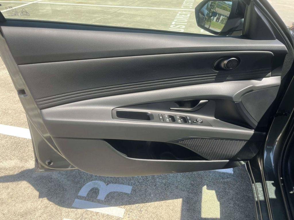 New 2026 Hyundai Elantra SEL Sport FWD image 39