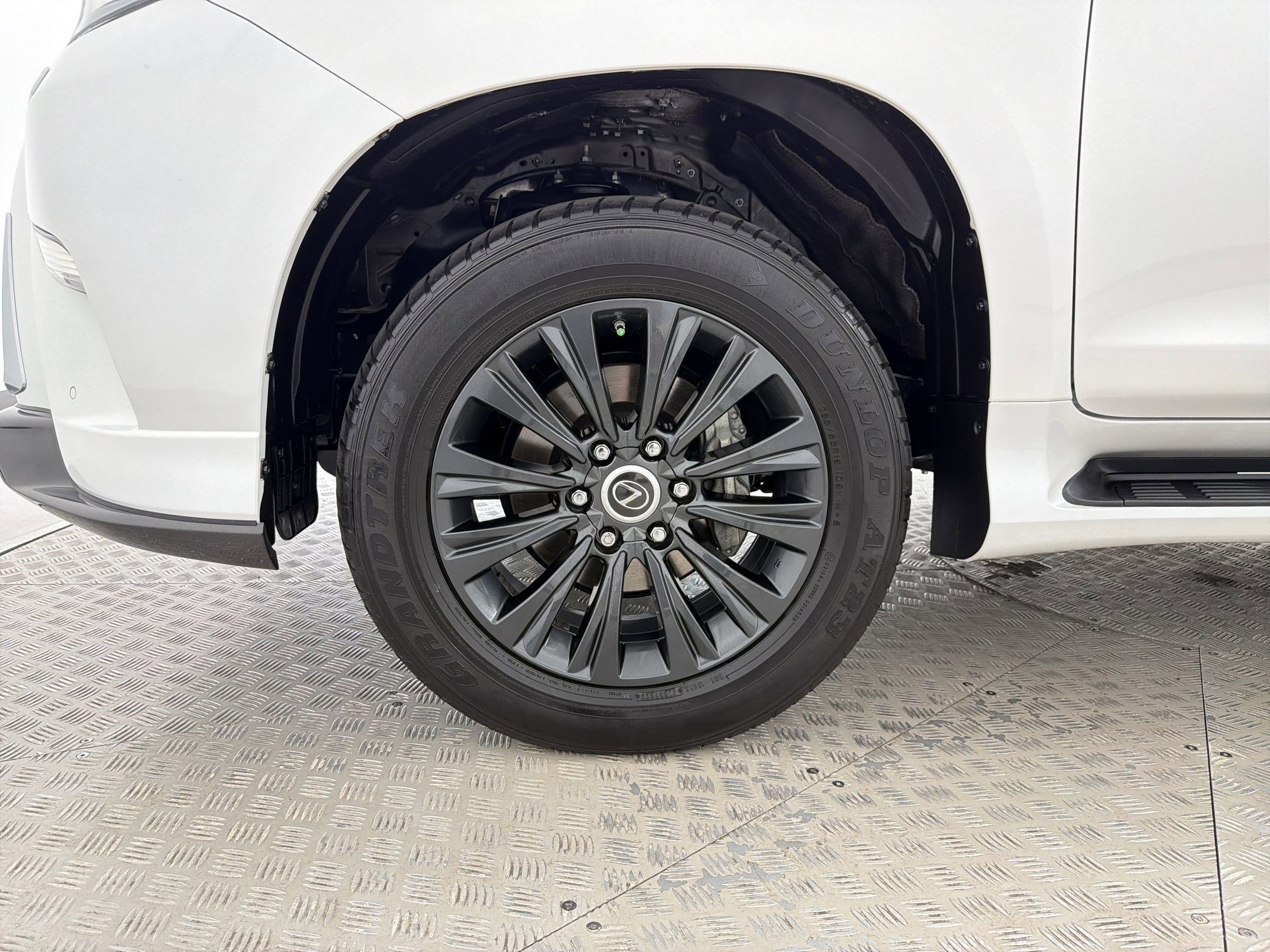 Certified 2023 Lexus GX 460 Premium w/ Accessory Package AWD/4WD image 12