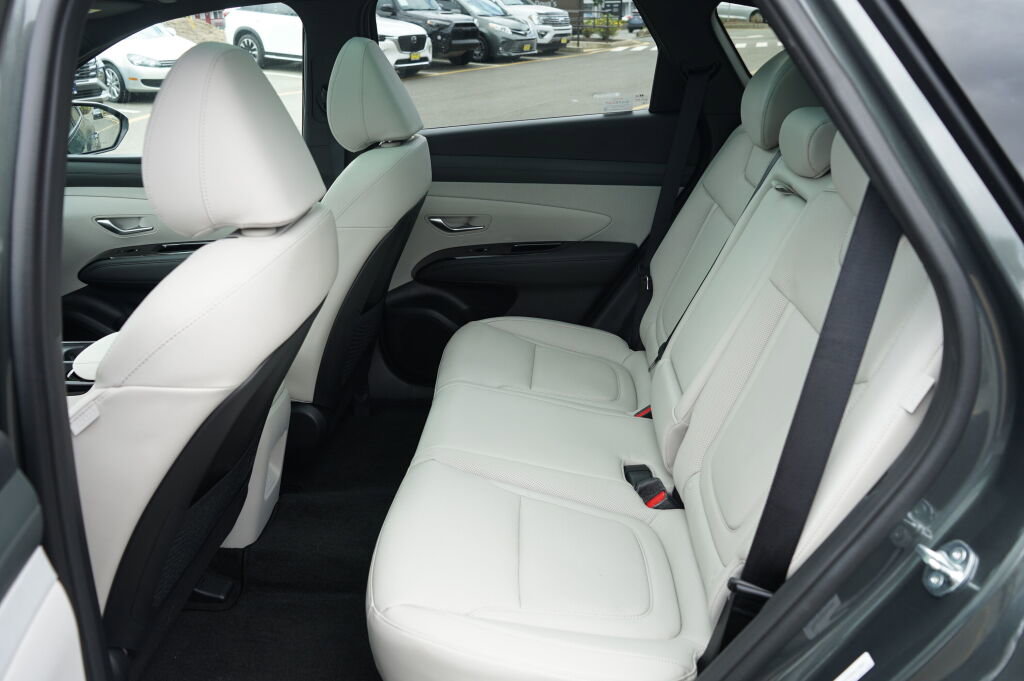 Certified 2025 Hyundai Tucson Limited AWD/4WD image 16