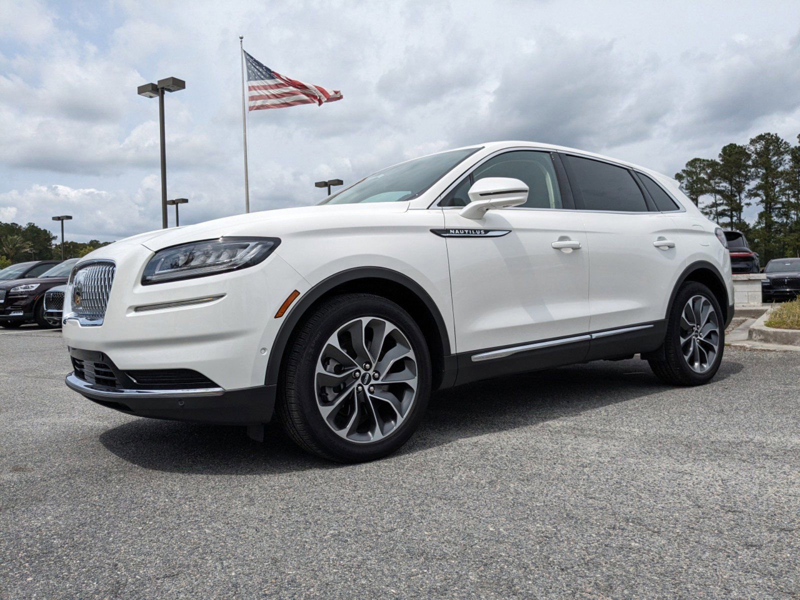 Certified 2023 Lincoln Nautilus Reserve w/ Equipment Group 201A image 11