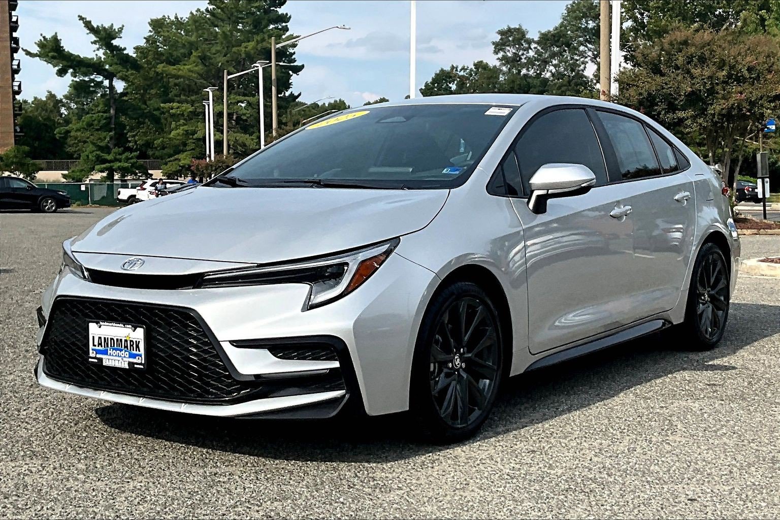 Used 2025 Toyota Corolla SE FWD image 1