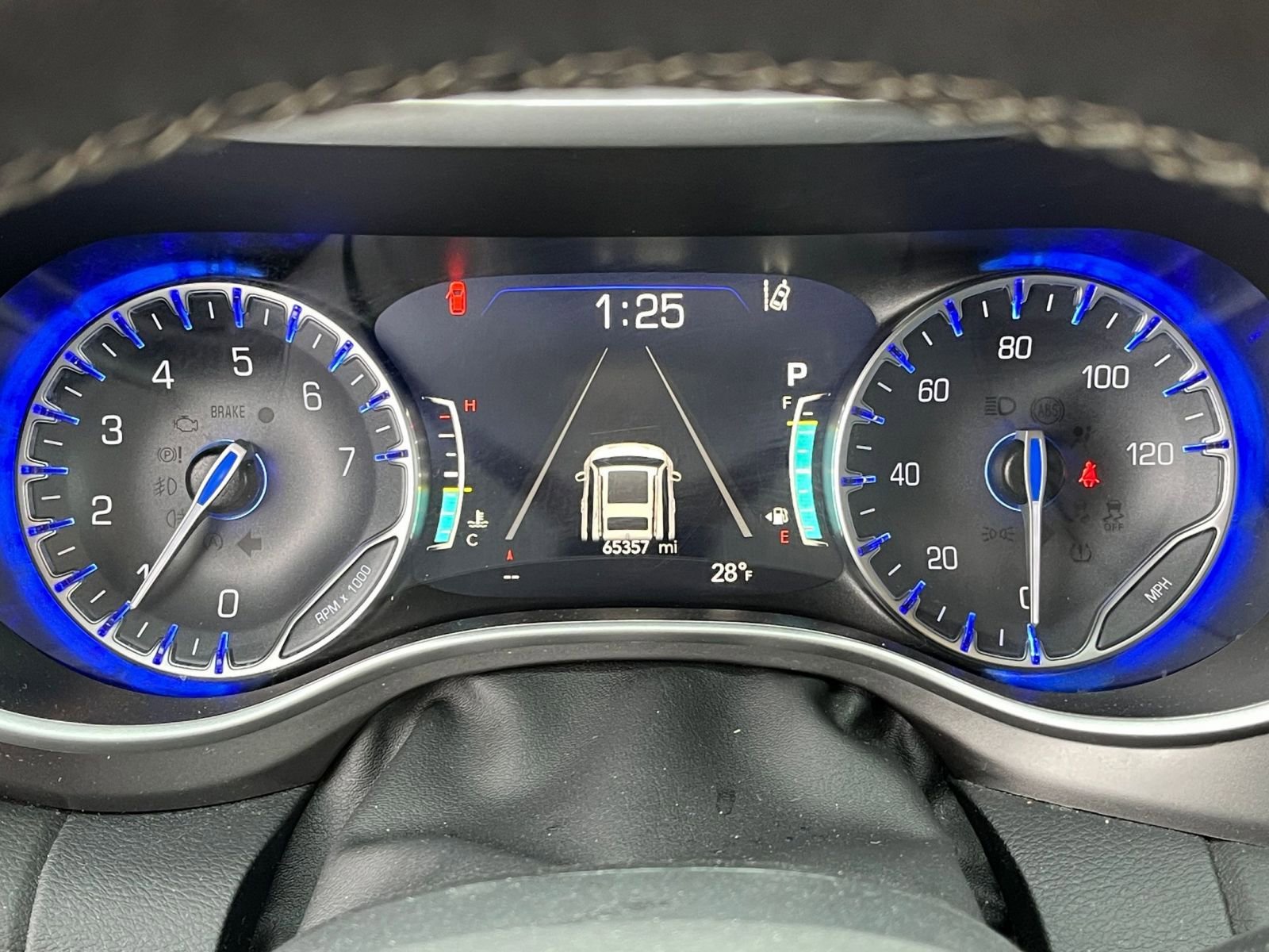 Used 2024 Chrysler Pacifica Touring-L image 39