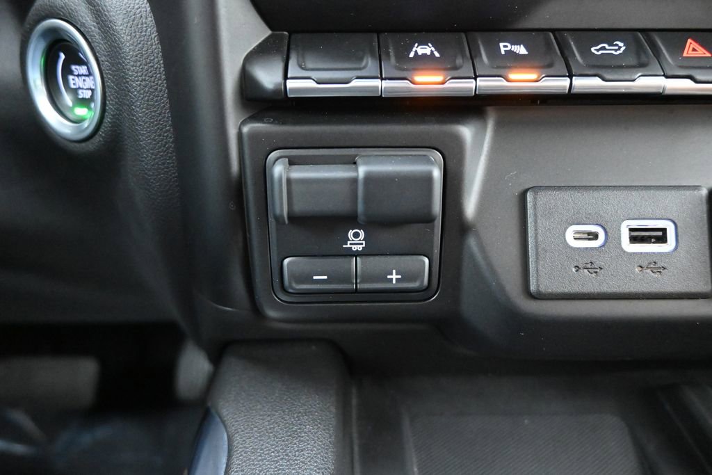 Used 2022 Chevrolet Silverado 1500 High Country w/ Technology Package image 32