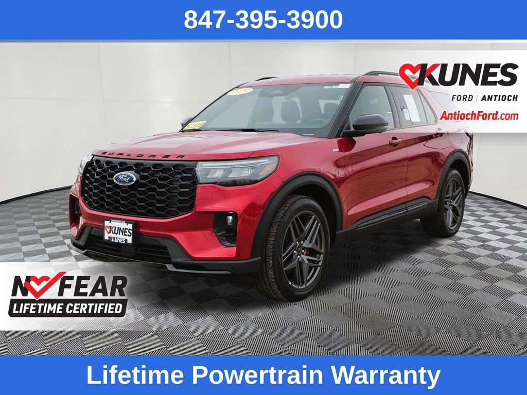 Used 2025 Ford Explorer ST-Line w/ ST-Line Street Pack image 3