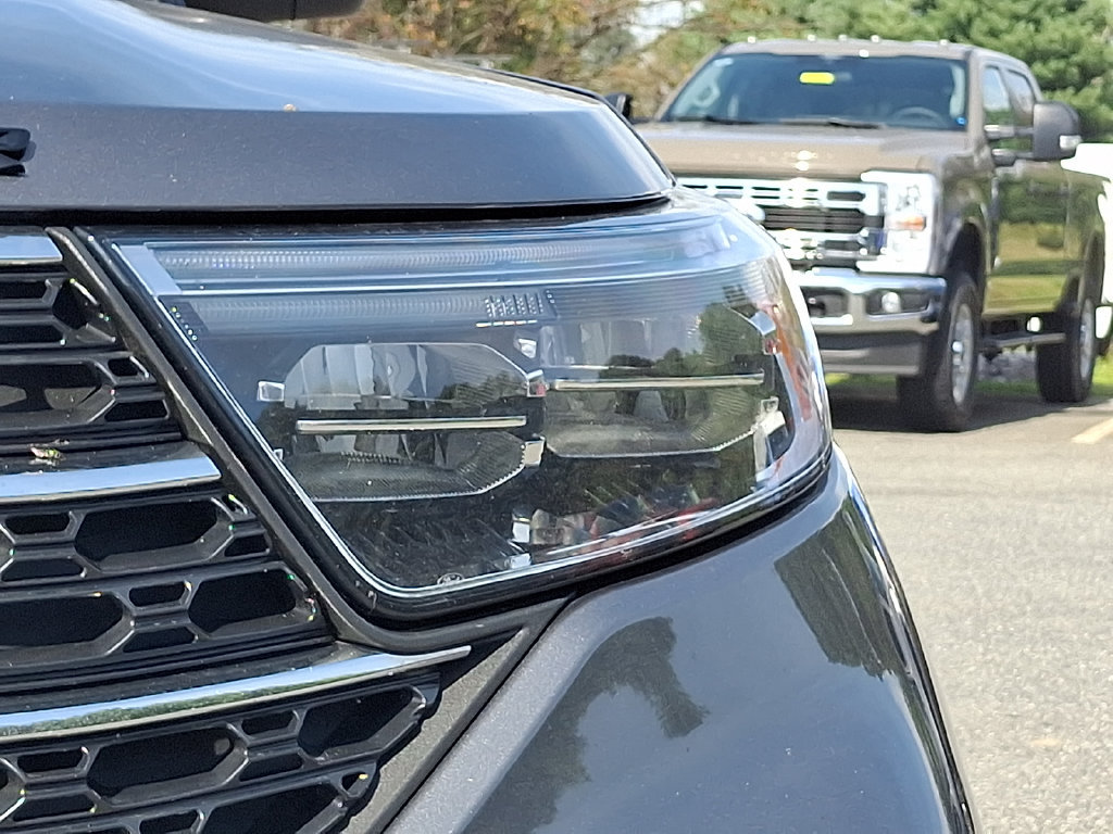 Used 2023 Ford Explorer XLT w/ Equipment Group 202A AWD/4WD image 9