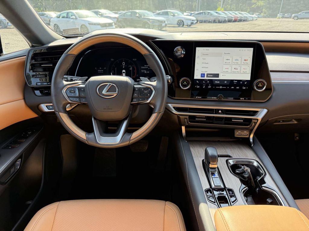 Used 2025 Lexus RX 350 Premium w/ Accessory Package AWD/4WD image 8