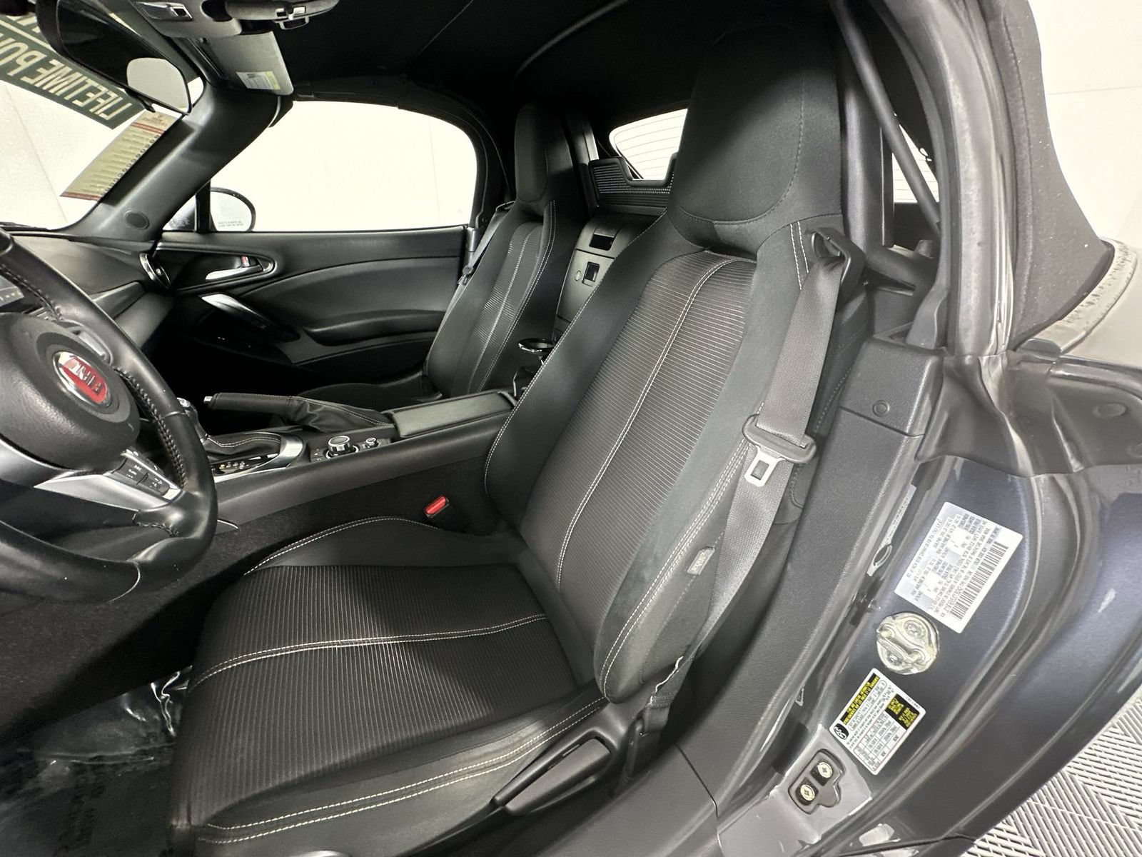 Used 2018 FIAT 124 Spider Classica w/ Technology & Siriusxm Group RWD image 11
