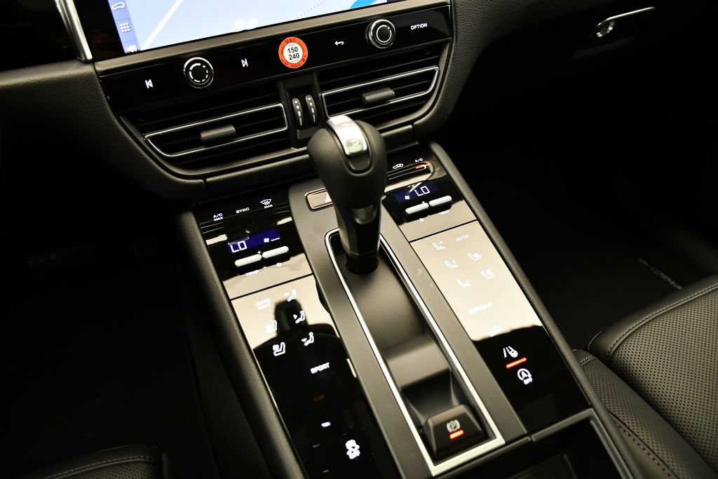 Certified 2026 Porsche Macan AWD/4WD image 32