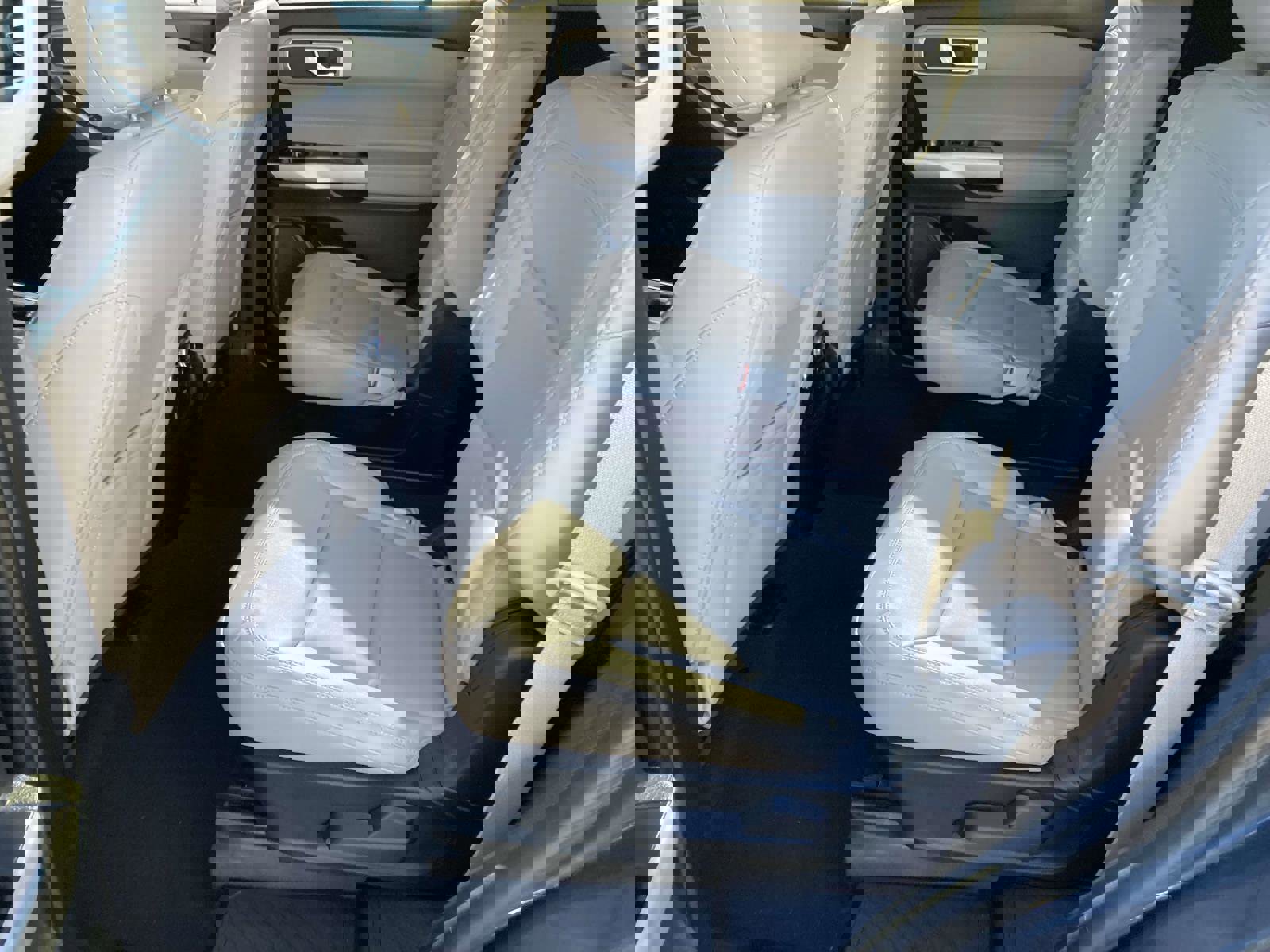 Used 2022 Ford Explorer XLT w/ Equipment Group 202A image 18