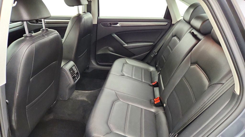 Used 2016 Volkswagen Passat 1.8T SE FWD image 20
