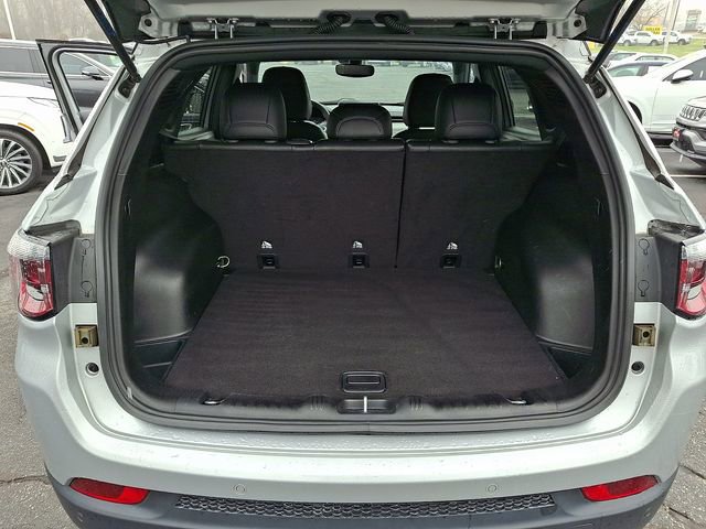 Used 2024 Jeep Compass Limited image 29