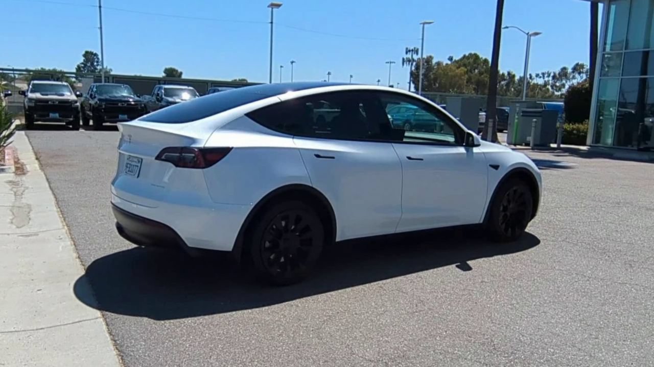 Used 2023 Tesla Model Y Long Range AWD/4WD image 8