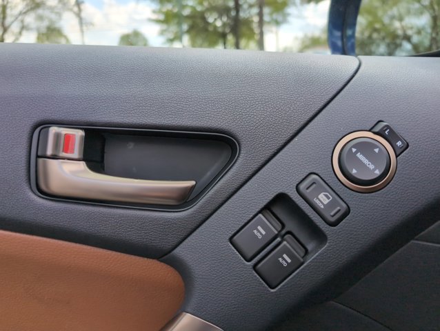 Used 2015 Hyundai Genesis 3.8 image 14