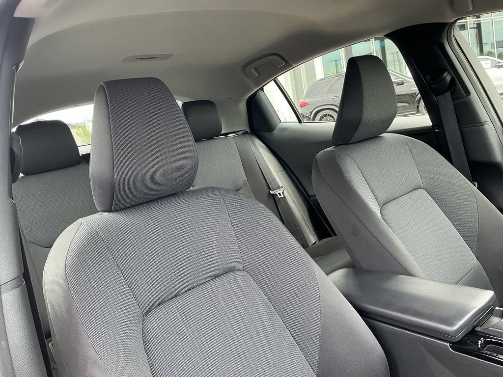 Used 2025 Toyota Prius LE FWD image 16